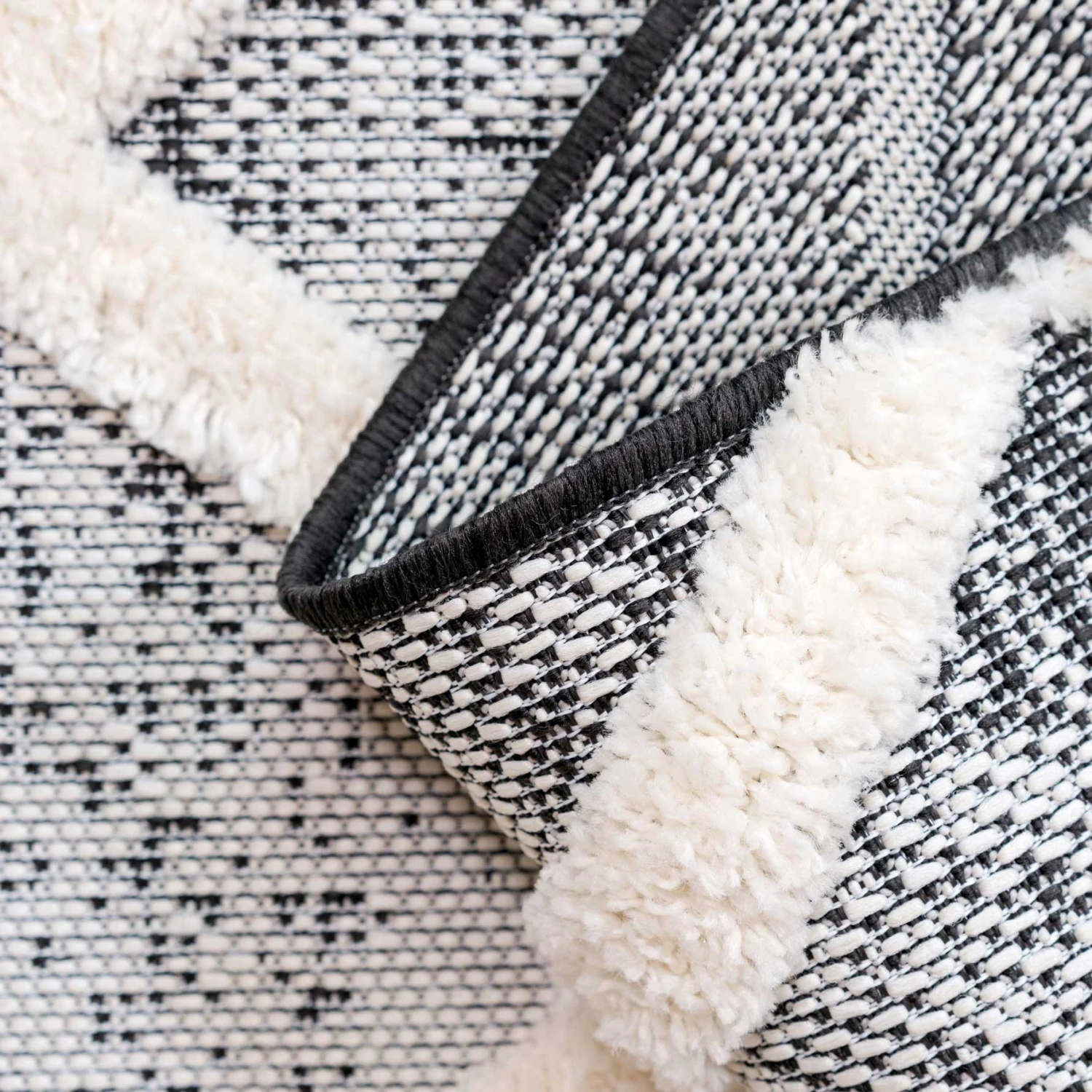 Grey Textured Trellis Indoor Outdoor Rug - Fretwork 5 Grey Textured Trellis Indoor Outdoor Rug - Fretwork - Image 5